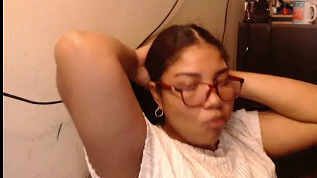 Snapshot of madelene chatting on March 2026 01:01:02 AM madelene online show from March 2026 01:01:02 AM