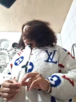 Snapshot of madelene chatting on April 2026 01:50:01 AM madelene online show from April 2026 01:50:01 AM