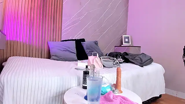 Snapshot of emma__rose1 chatting on October 2025 02:33:01 AM emma rose1 online show from October 2025 02:33:01 AM