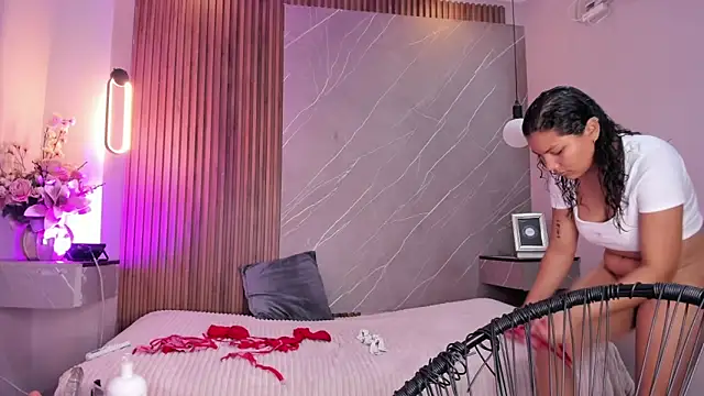 Snapshot of emma__rose1 chatting on November 2025 02:24:02 AM emma rose1 online show from November 2025 02:24:02 AM