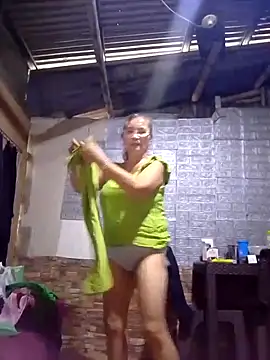 Snapshot of SexyHottMom chatting on October 2025 05:59:02 AM SexyHottMom online show from October 2025 05:59:02 AM