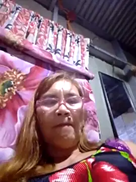 Snapshot of SexyHottMom chatting on October 2025 01:34:02 PM SexyHottMom online show from October 2025 01:34:02 PM