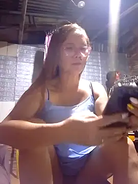 Snapshot of SexyHottMom chatting on October 2025 12:28:01 PM SexyHottMom online show from October 2025 12:28:01 PM