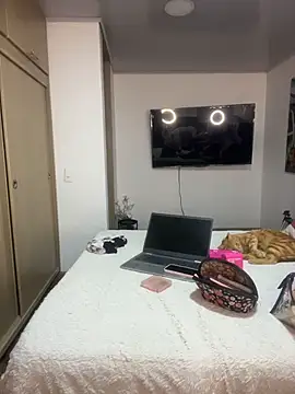 Snapshot of MiaRousexxx_ chatting on October 2025 03:50:02 AM MiaRousexxx online show from October 2025 03:50:02 AM