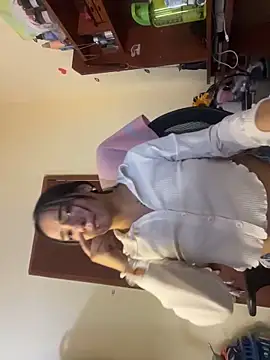 Snapshot of MiaRousexxx_ chatting on November 2025 06:17:01 PM MiaRousexxx online show from November 2025 06:17:01 PM