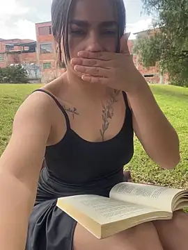 Snapshot of MiaRousexxx_ chatting on November 2025 05:35:01 PM MiaRousexxx online show from November 2025 05:35:01 PM