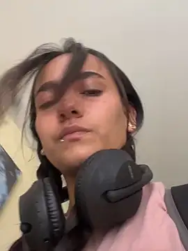 Snapshot of MiaRousexxx_ chatting on November 2025 03:44:01 PM MiaRousexxx online show from November 2025 03:44:01 PM