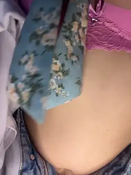 Snapshot of MiaRousexxx_ chatting on December 2025 11:24:01 PM MiaRousexxx online show from December 2025 11:24:01 PM