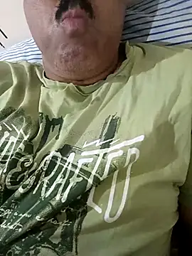 Snapshot of moonflower25 chatting on November 2025 01:40:01 AM moonflower25 online show from November 2025 01:40:01 AM