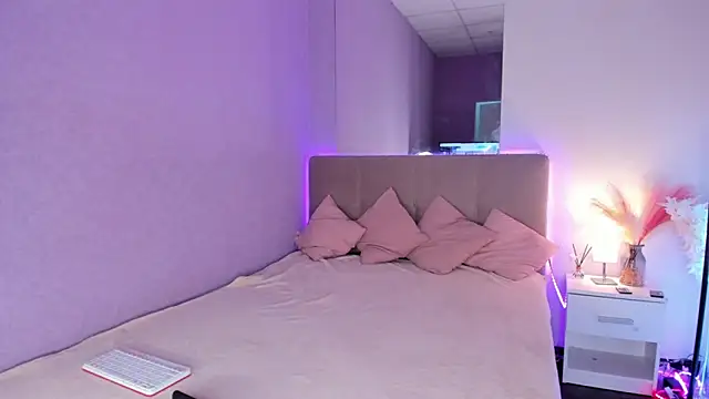 NikkiBustt online show from October 2025 03:14:02 AM