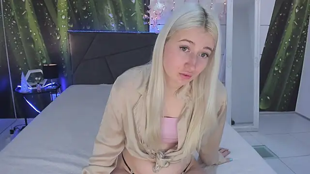 HollyTailors online show from February 2026 06:10:02 AM