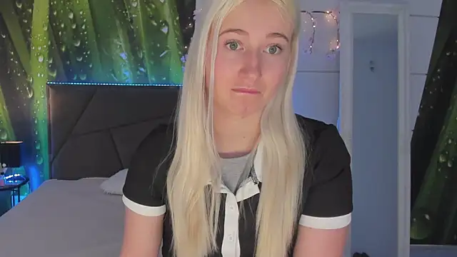 HollyTailors online show from March 2026 06:43:02 AM