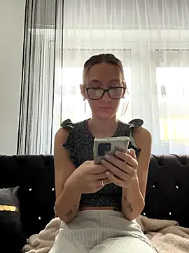 Emilia Mausi online show from October 2025 09:08:02 AM