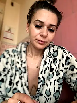 Snapshot of iSelena chatting on November 2025 06:56:02 AM iSelena online show from November 2025 06:56:02 AM