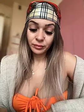 Snapshot of iSelena chatting on November 2025 05:52:01 AM iSelena online show from November 2025 05:52:01 AM