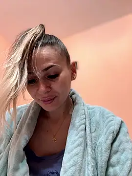 Snapshot of iSelena chatting on January 2026 09:48:02 AM iSelena online show from January 2026 09:48:02 AM