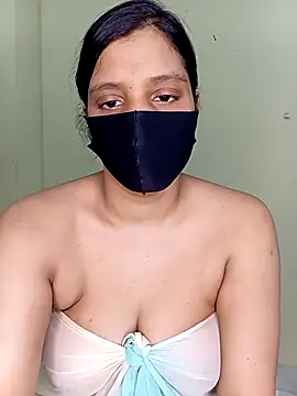 Snapshot of Rose-luckey chatting on November 2025 06:10:01 PM Rose-luckey online show from November 2025 06:10:01 PM