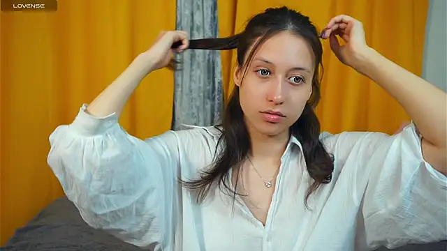 Snapshot of BeckyBurgh chatting on October 2025 06:31:02 PM BeckyBurgh online show from October 2025 06:31:02 PM