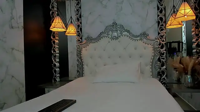 Snapshot of naughty_milf4u_ chatting on October 2025 09:00:02 PM naughty milf4u online show from October 2025 09:00:02 PM