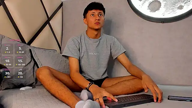 Snapshot of _Leohot_ chatting on September 2025 03:17:01 AM Leohot online show from September 2025 03:17:01 AM