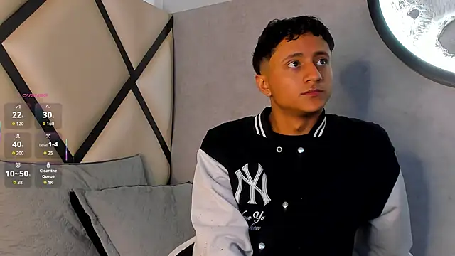 Snapshot of _Leohot_ chatting on September 2025 03:30:02 AM Leohot online show from September 2025 03:30:02 AM