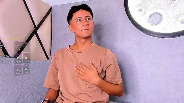 Snapshot of _Leohot_ chatting on September 2025 03:30:02 AM Leohot online show from September 2025 03:30:02 AM