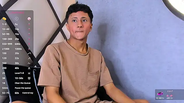 Snapshot of _Leohot_ chatting on September 2025 03:32:01 AM Leohot online show from September 2025 03:32:01 AM