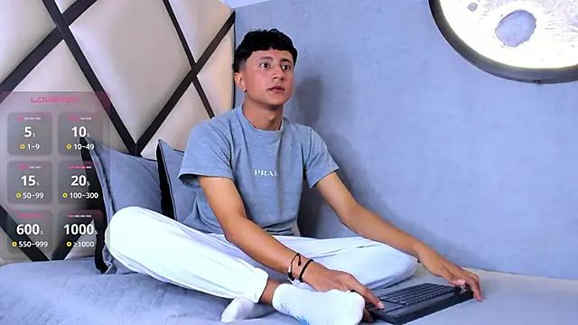 Snapshot of _Leohot_ chatting on September 2025 03:32:02 AM Leohot online show from September 2025 03:32:02 AM