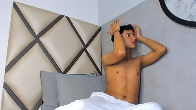 Snapshot of _Leohot_ chatting on October 2025 03:27:01 AM Leohot online show from October 2025 03:27:01 AM