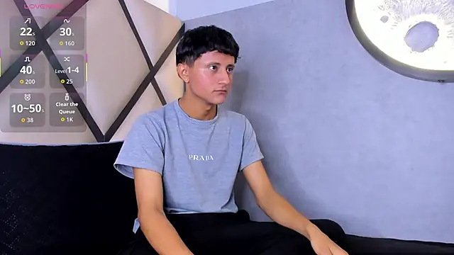 Snapshot of _Leohot_ chatting on October 2025 03:29:02 AM Leohot online show from October 2025 03:29:02 AM