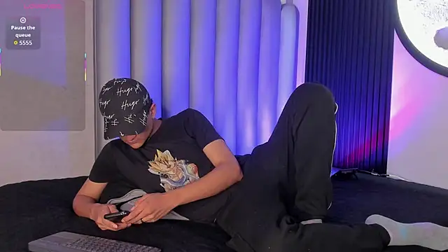 Snapshot of _Leohot_ chatting on November 2025 03:38:01 AM Leohot online show from November 2025 03:38:01 AM