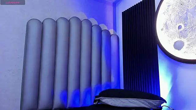 Snapshot of _Leohot_ chatting on November 2025 03:39:01 AM Leohot online show from November 2025 03:39:01 AM