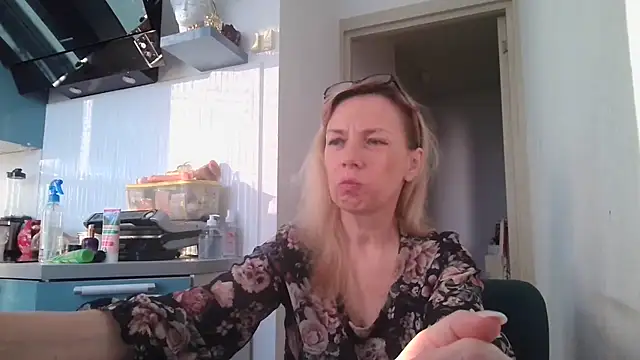 Sweetmurrr online show from June 2026 02:14:02 AM