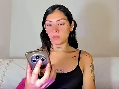 Megan Gil  online show from October 2025 01:00:02 PM