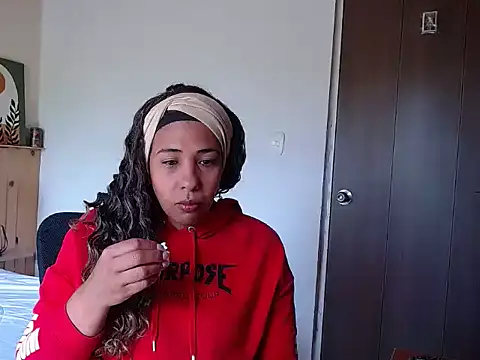 IVONNE COLLINS33 online show from September 2025 05:38:01 PM