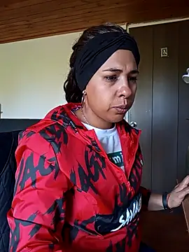 IVONNE COLLINS33 online show from December 2025 02:59:01 PM