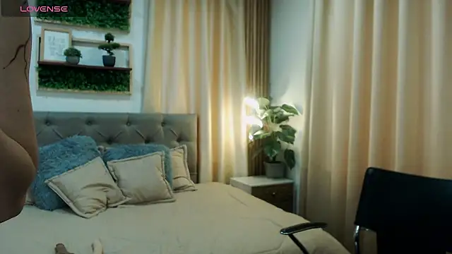 Snapshot of zohet_kriss chatting on October 2025 02:40:01 PM zohet kriss online show from October 2025 02:40:01 PM