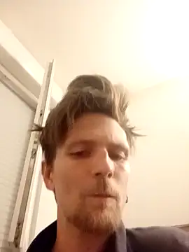 Snapshot of AcquiredCompound chatting on October 2025 06:23:01 PM AcquiredCompound online show from October 2025 06:23:01 PM