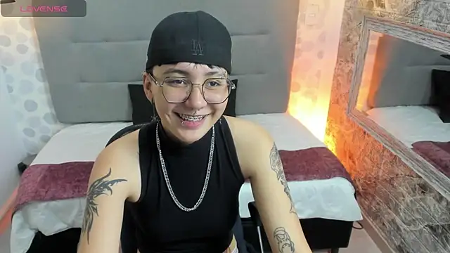 emahills  axelrose online show from October 2025 11:12:02 PM