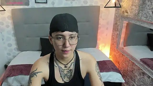 emahills  axelrose online show from October 2025 01:58:02 AM