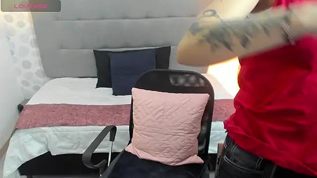 emahills  axelrose online show from October 2025 04:20:02 AM