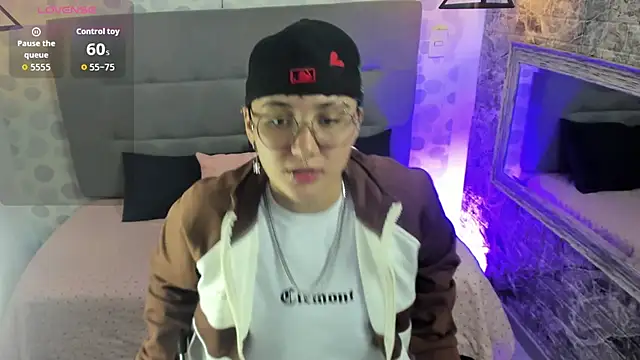 emahills  axelrose online show from October 2025 01:36:02 AM