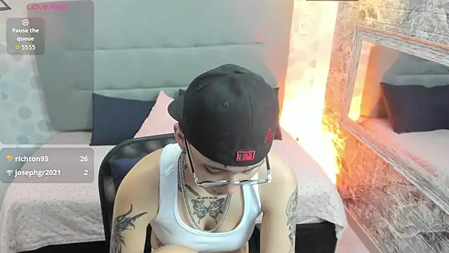 emahills  axelrose online show from October 2025 01:42:02 PM