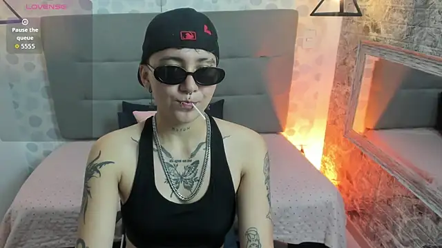 emahills  axelrose online show from October 2025 05:06:01 AM