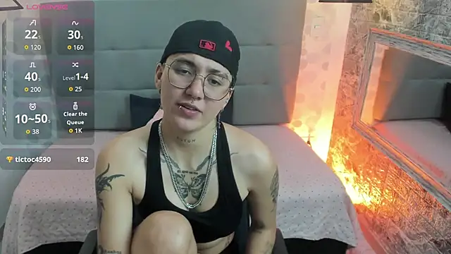 emahills  axelrose online show from October 2025 03:06:02 AM