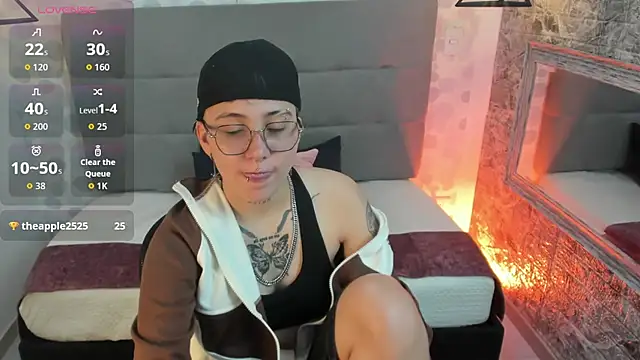 emahills  axelrose online show from October 2025 10:01:01 AM