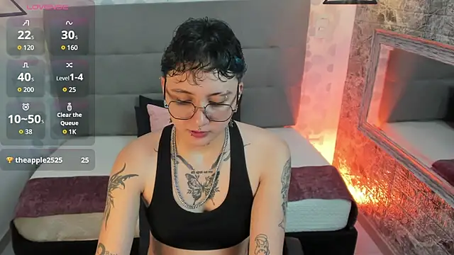 emahills  axelrose online show from October 2025 01:22:01 AM