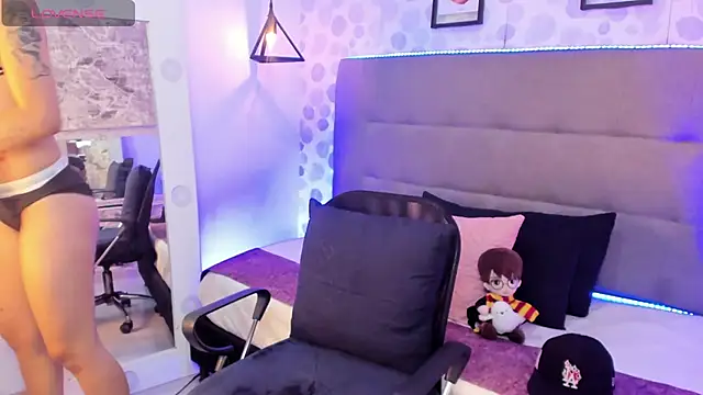 emahills  axelrose online show from October 2025 01:52:02 AM