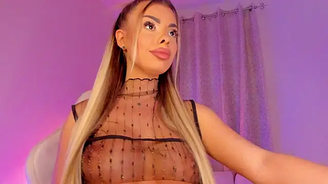 Snapshot of SerraVondeee chatting on September 2025 07:29:01 PM SerraVondeee online show from September 2025 07:29:01 PM