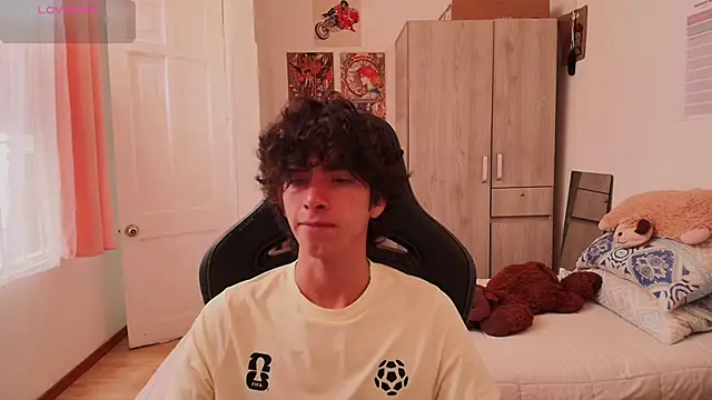 Nude Boy18 online show from April 2026 08:17:02 PM